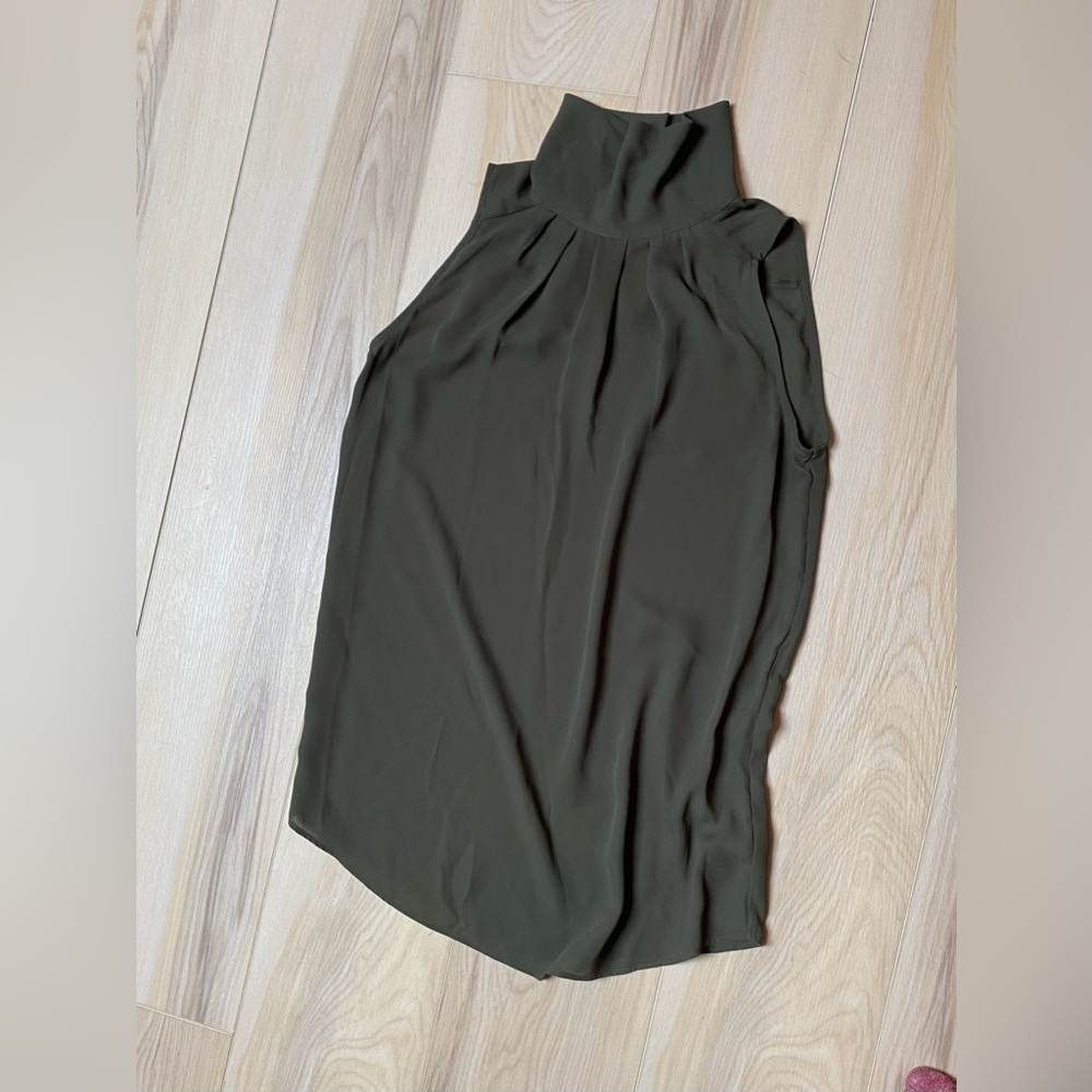 Women’s XS green sleeveless dressy top with high neck buttons on back